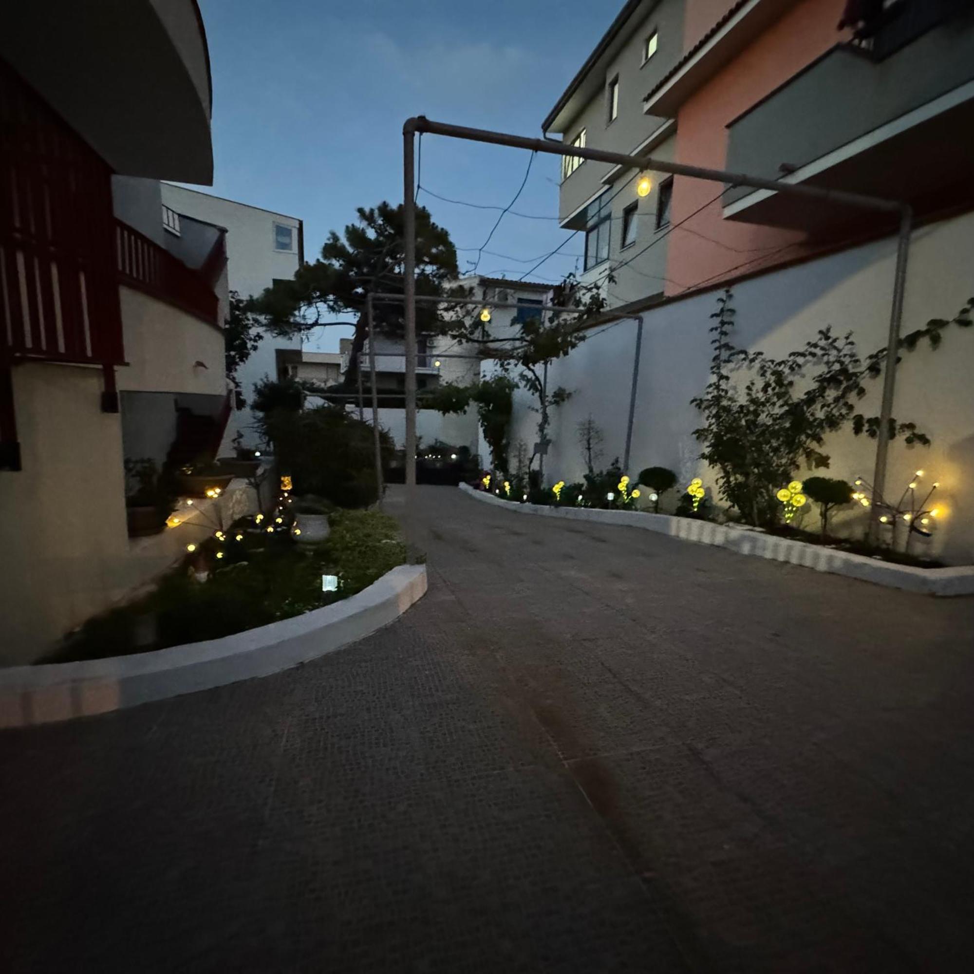 La Casa Di Wioletta Apartment Barcellona-Pozzo di Gotto Bagian luar foto